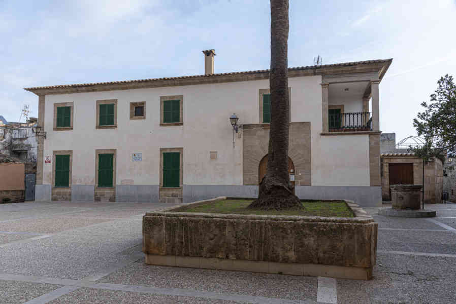 Mallorca - Alcúdia 15 - placeta de Les Verdures.jpg